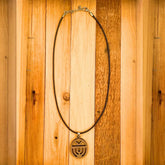 Amulett ‚Zeichen des Waldes‘ – Handgeschnitzte